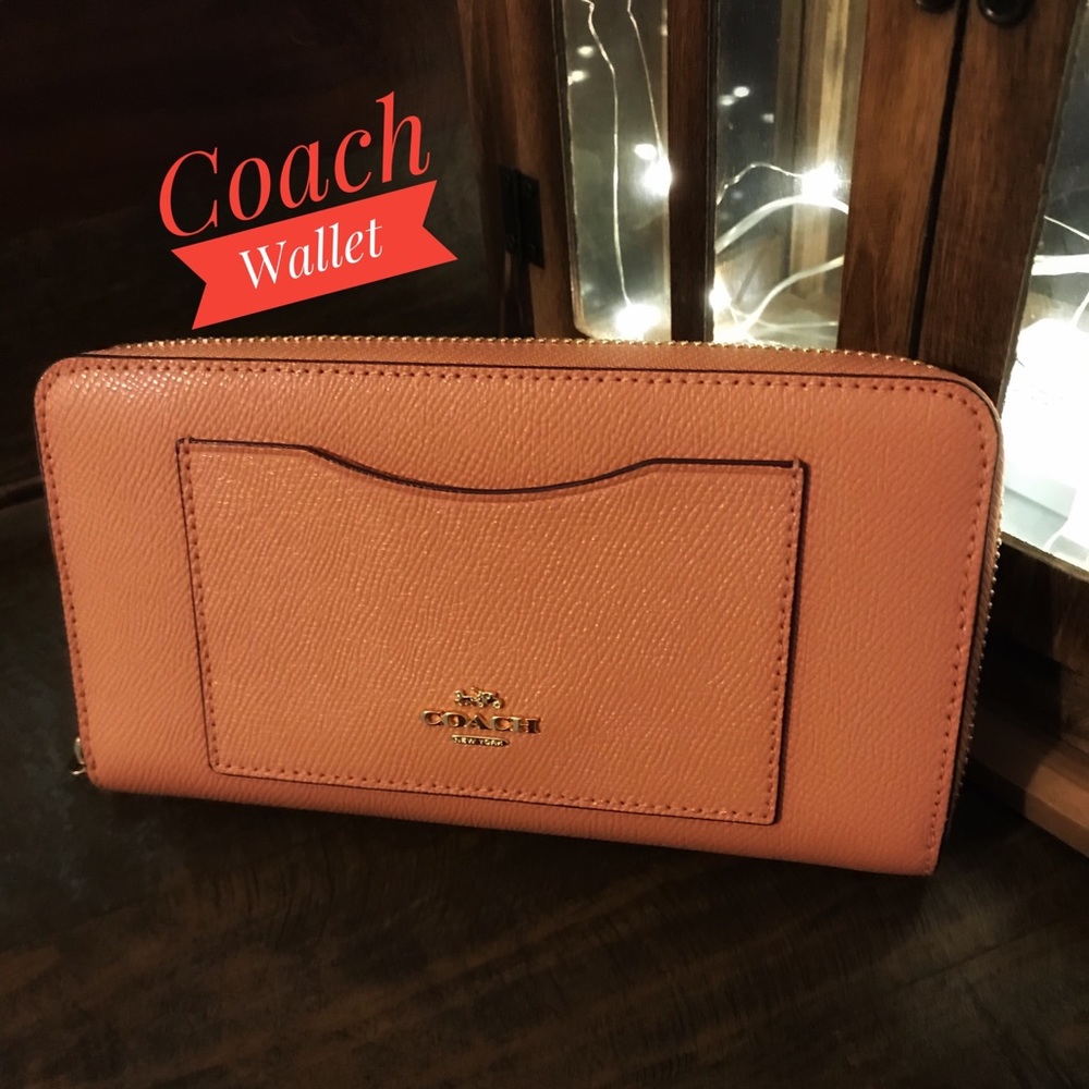 💛SOLD**Coach Crossgrain Wallet